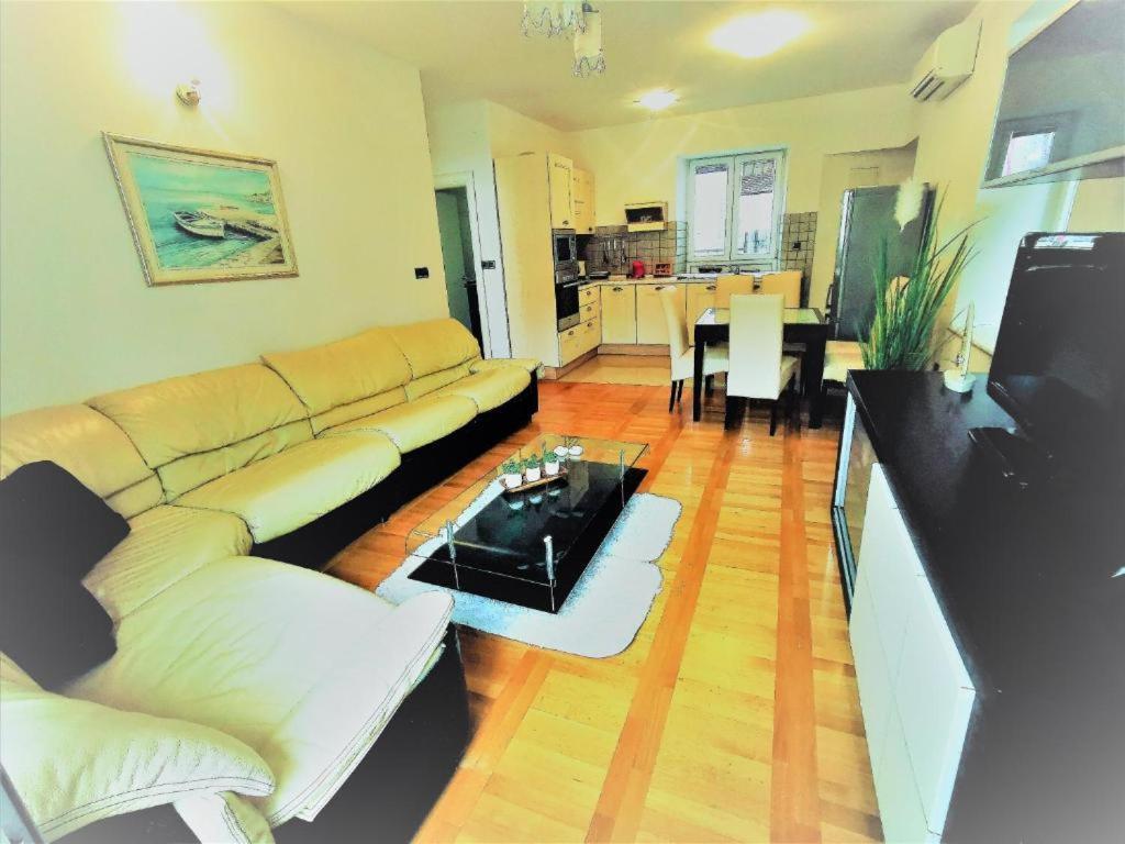 Iron Gates Apartments Split Bagian luar foto
